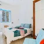 Camilla A Villa *