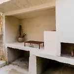 Villa Camilla A *